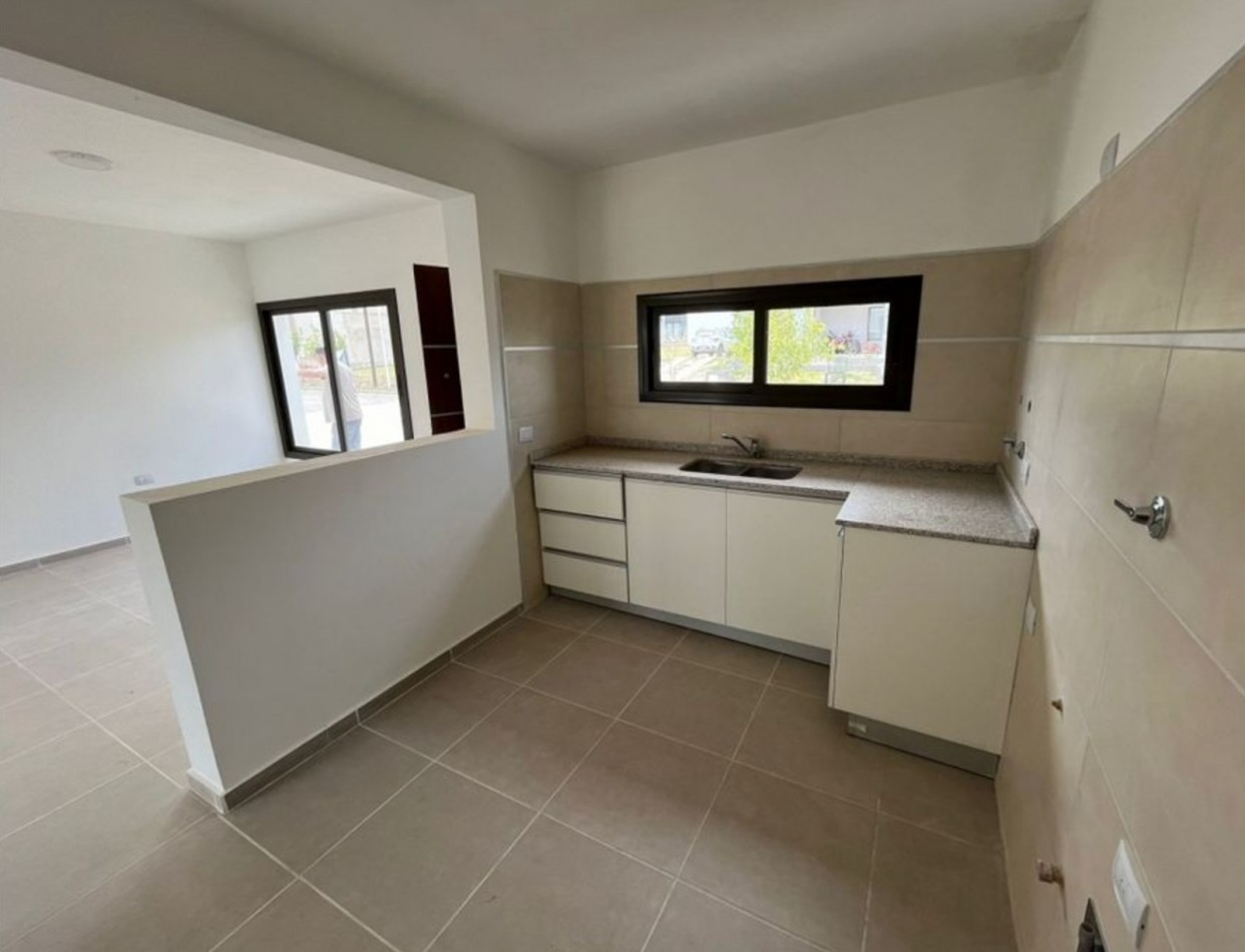 OPORTUNIDAD! Casa a estrenar Tejas 4