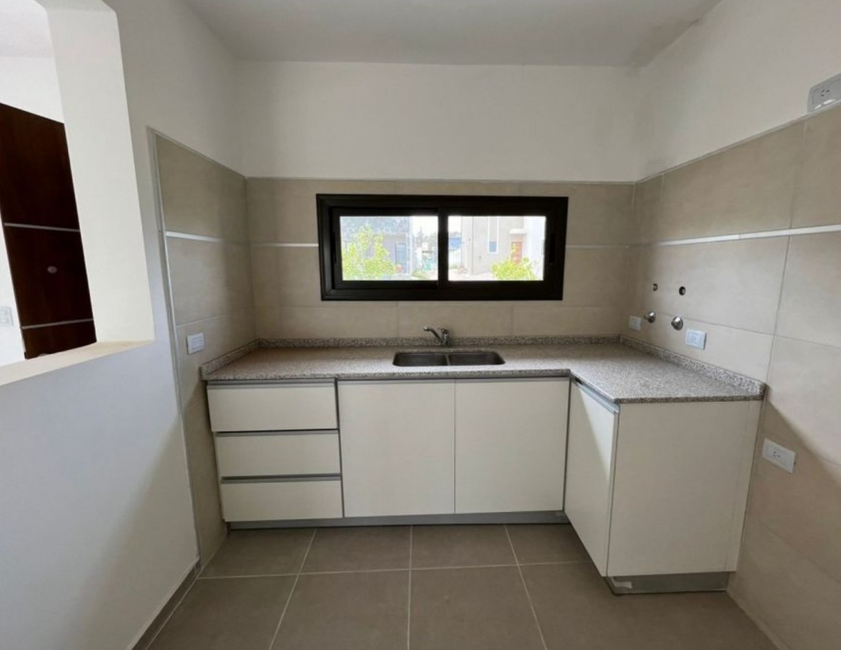 OPORTUNIDAD! Casa a estrenar Tejas 4