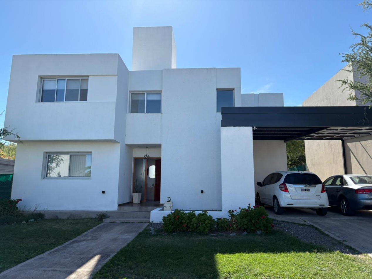 Casa en Venta en Barrio Privado Las Cañitas | Malagueño