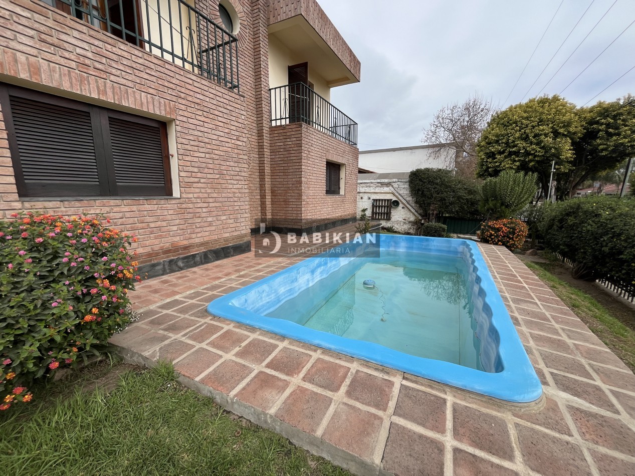 Hermosa casa de tres dormitorios - Costa Azul