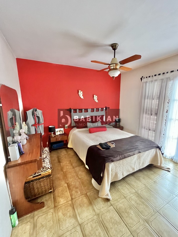 Hermosa casa de tres dormitorios - Costa Azul